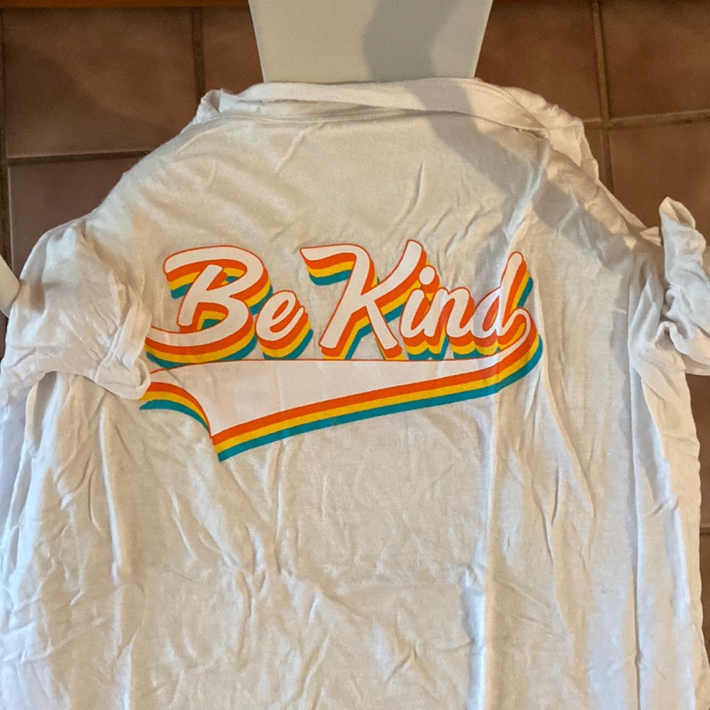 Short sleeve “Be Kind” tee.